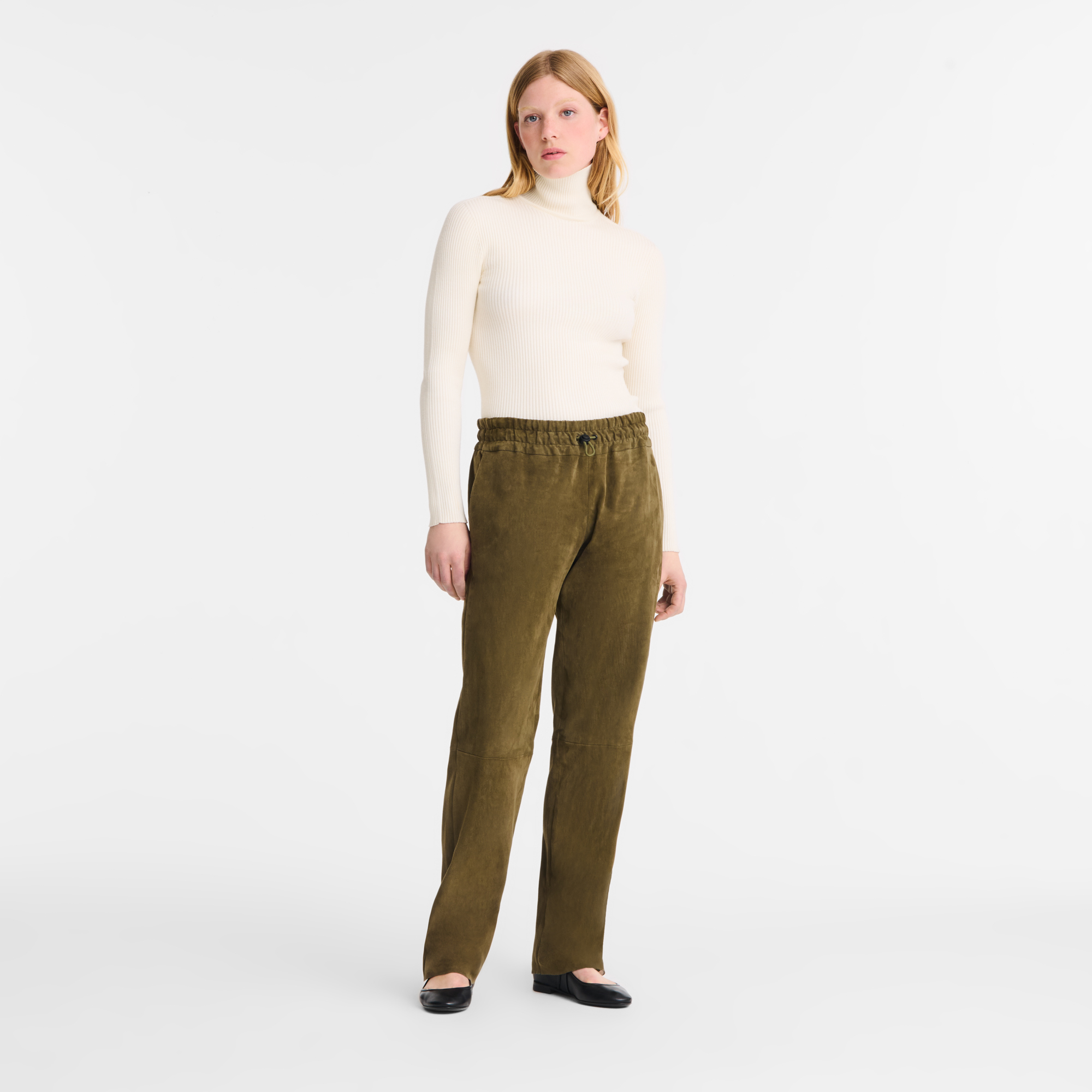Hochgeschlossener enganliegender Pullover